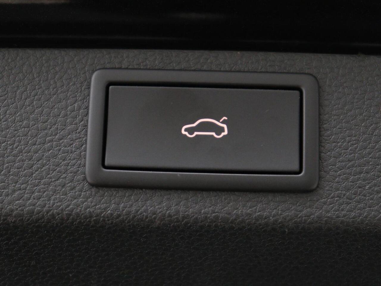 Skoda Karoq 1.5 TSI Sportline | Panoramadak | Stoelverwarming | Virtual Cockpit | Adaptive cruise | Canton Audio | Camera | File Assistent | Keyless | Side Assist | Full LED | Navigatie