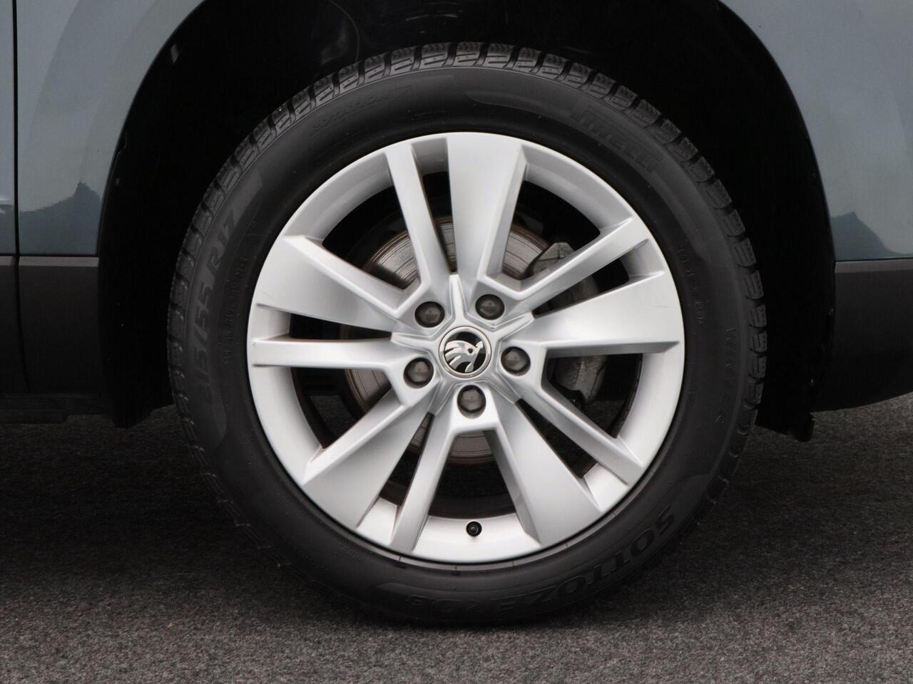 Skoda Karoq 1.5 TSi 150 Pk Automaat Business Edition Plus | Trekhaak | Camera | Stoelverwarming | Adaptive Cruise | CarPlay | 17 Inch