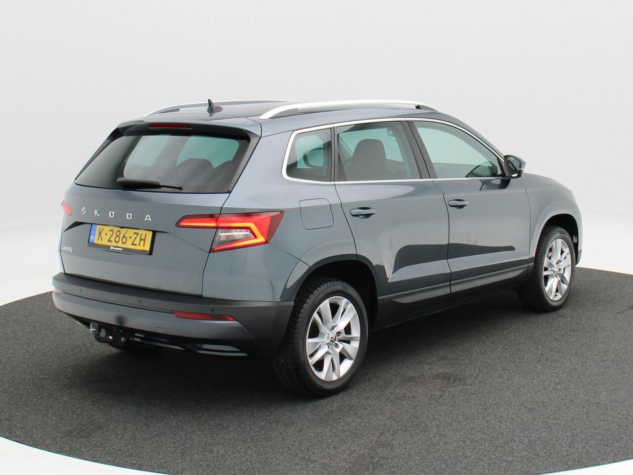Skoda Karoq 1.5 TSi 150 Pk Automaat Business Edition Plus | Trekhaak | Camera | Stoelverwarming | Adaptive Cruise | CarPlay | 17 Inch