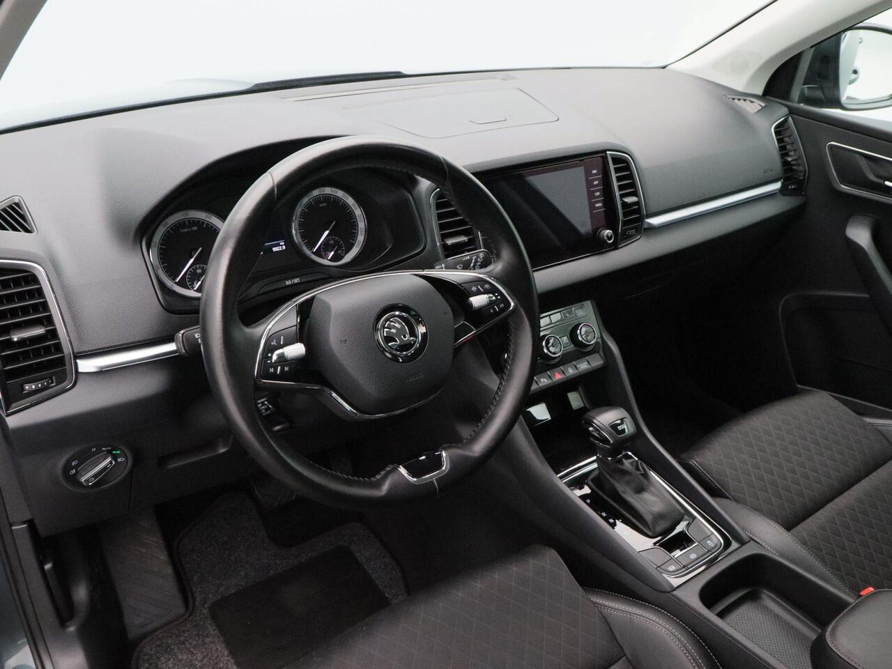 Skoda Karoq 1.5 TSi 150 Pk Automaat Business Edition Plus | Trekhaak | Camera | Stoelverwarming | Adaptive Cruise | CarPlay | 17 Inch