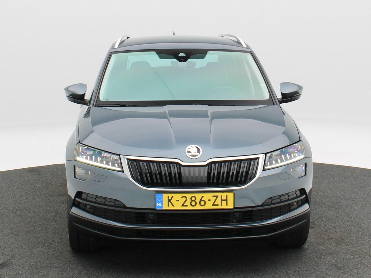 Skoda Karoq 1.5 TSi 150 Pk Automaat Business Edition Plus | Trekhaak | Camera | Stoelverwarming | Adaptive Cruise | CarPlay | 17 Inch