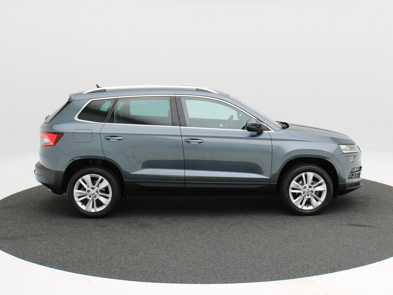 Skoda Karoq 1.5 TSi 150 Pk Automaat Business Edition Plus | Trekhaak | Camera | Stoelverwarming | Adaptive Cruise | CarPlay | 17 Inch
