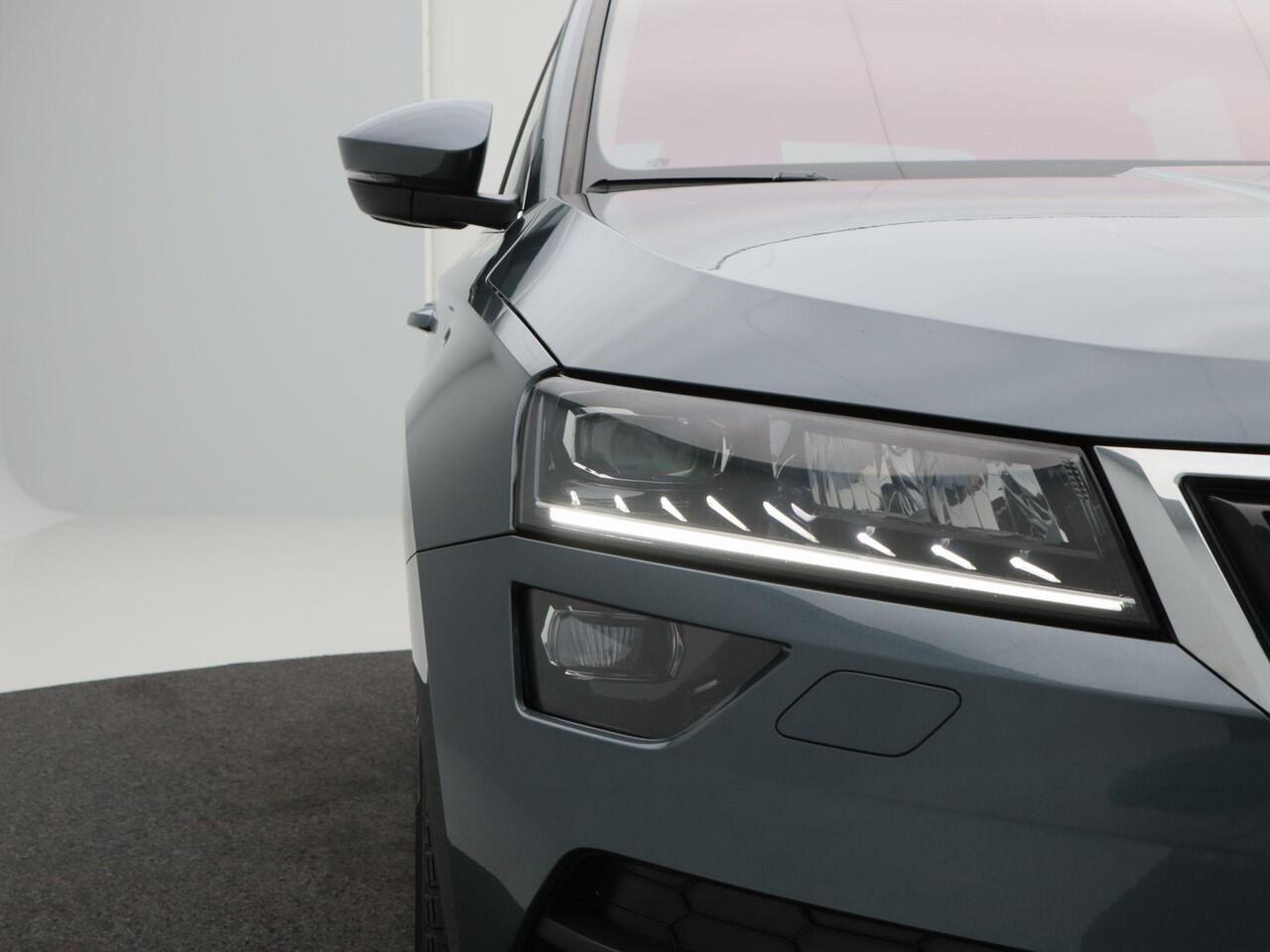 Skoda Karoq 1.5 TSi 150 Pk Automaat Business Edition Plus | Trekhaak | Camera | Stoelverwarming | Adaptive Cruise | CarPlay | 17 Inch