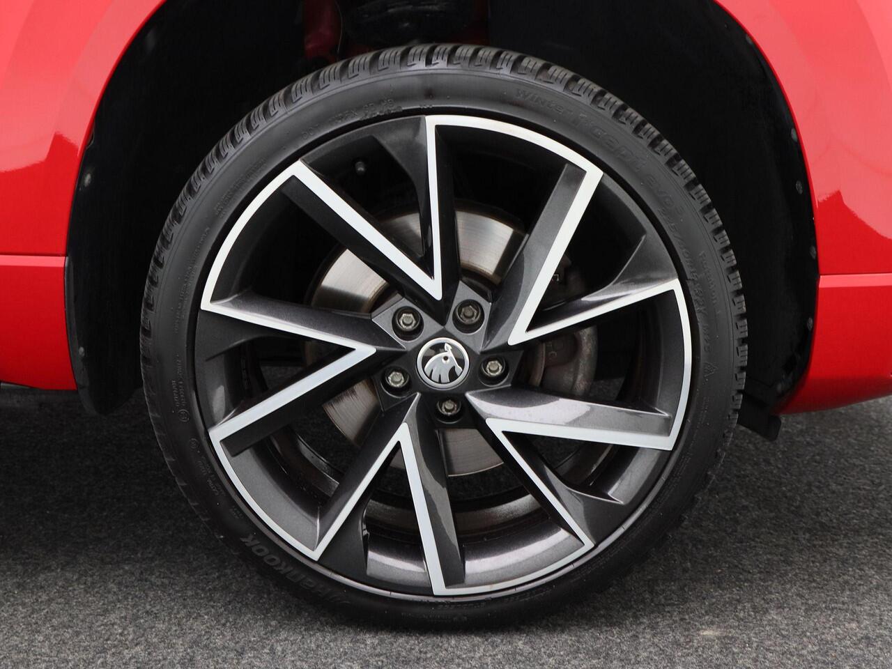 Skoda Karoq 1.5 TSi 150 Pk Automaat Sportline Business | Cruise | Climate | Stoelverwarming | Navigatie | Trekhaak | Camera | Carplay | 94.863 Km!!