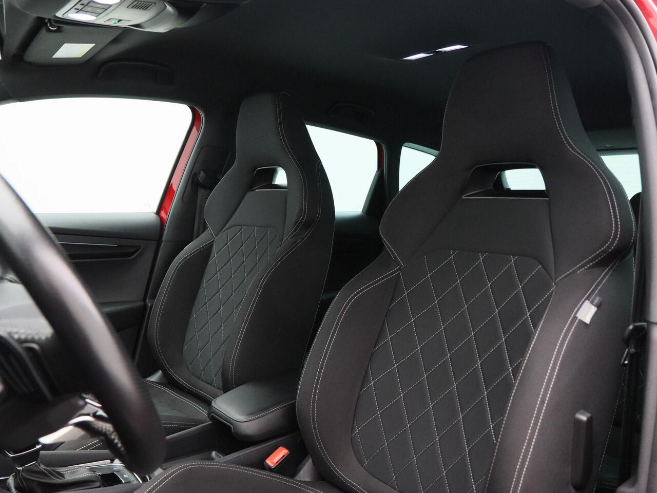 Skoda Karoq 1.5 TSi 150 Pk Automaat Sportline Business | Cruise | Climate | Stoelverwarming | Navigatie | Trekhaak | Camera | Carplay | 94.863 Km!!