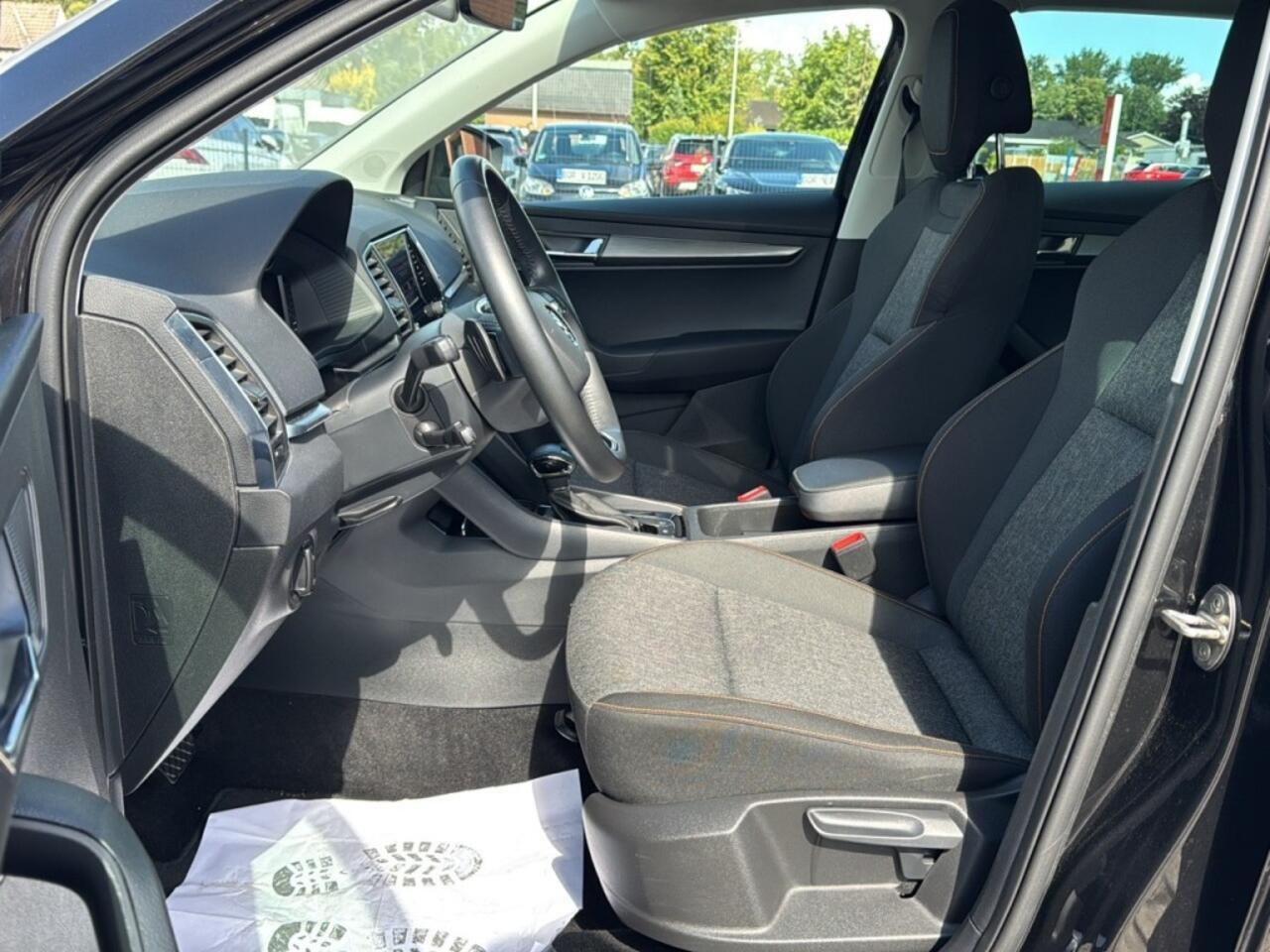 Skoda Karoq 1.5 TSI DSG CLEVER PANO-DAK/TREKHAAK/CAMERA/NAVI/CARPLAY/STOELVERW