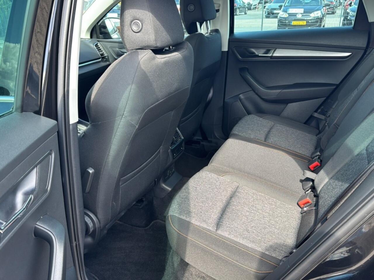 Skoda Karoq 1.5 TSI DSG CLEVER PANO-DAK/TREKHAAK/CAMERA/NAVI/CARPLAY/STOELVERW