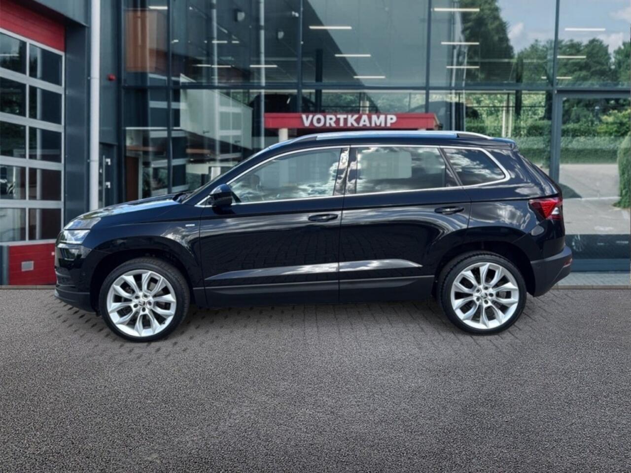 Skoda Karoq 1.5 TSI DSG CLEVER PANO-DAK/TREKHAAK/CAMERA/NAVI/CARPLAY/STOELVERW