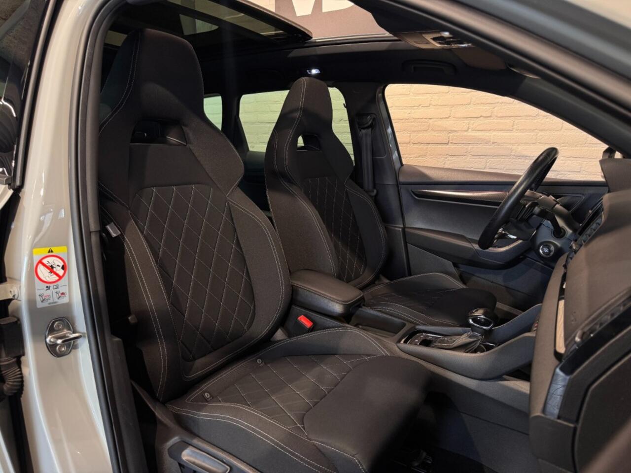 Skoda Karoq 1.5 TSI Sportline Business DSG Pano Virtual ACC Stoelverw 19''