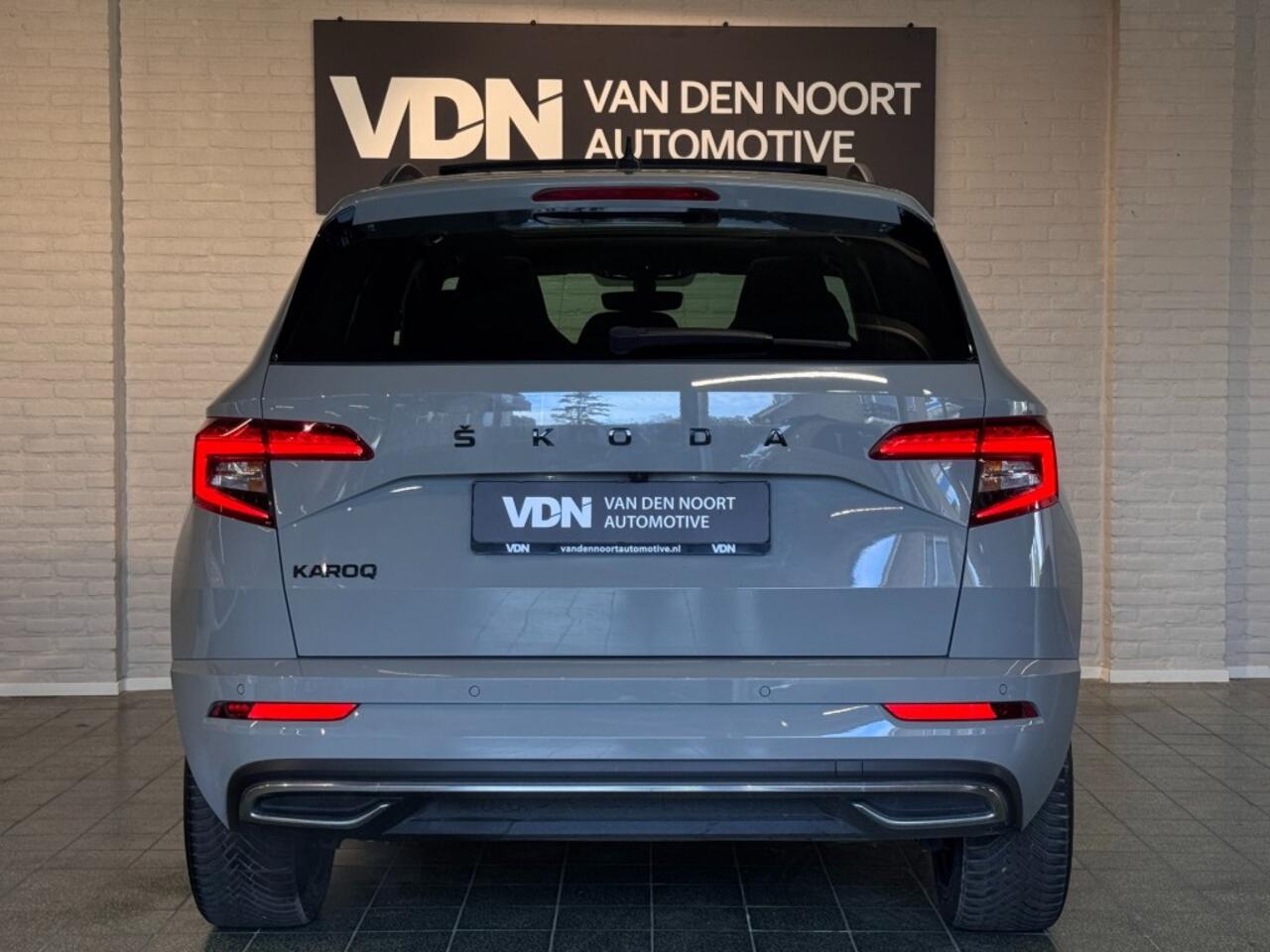 Skoda Karoq 1.5 TSI Sportline Business DSG Pano Virtual ACC Stoelverw 19''