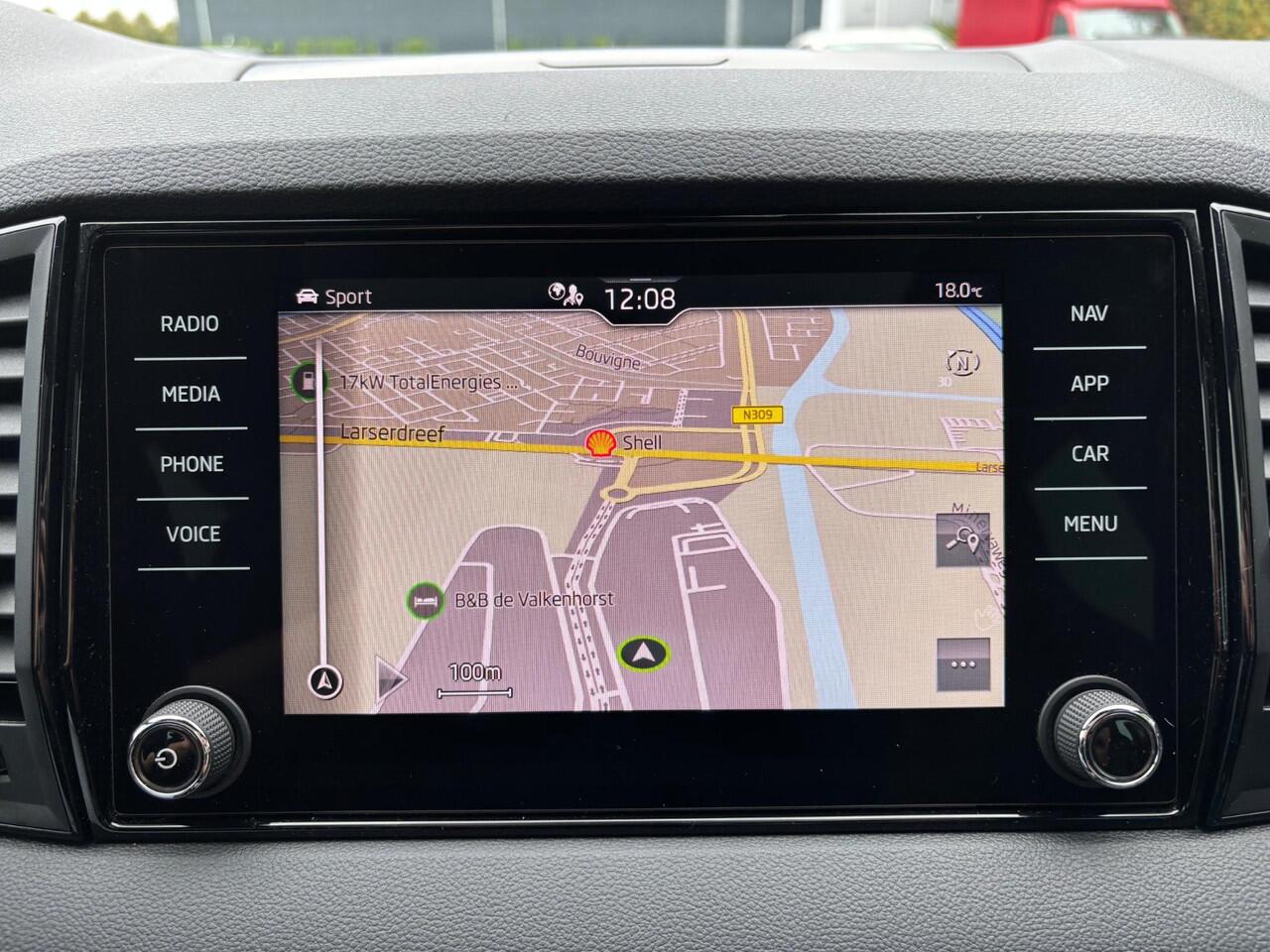 Skoda Karoq 1.5 TSI ACT Sportline Business | Panoramadak | Camera |