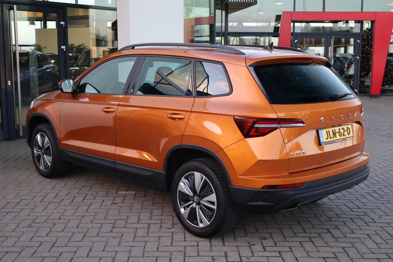Skoda Karoq 1.0 TSI Business Edition 110PK / 81kW, Full Led, 17" LMV, bicolour, sunset privacy, elektrische achterklep, achteruitrijcamera, navigatie, vrijgeschakeld digital cockpit, multifunctioneel lederen stuurwiel, sport comfort stoelen, Apple Carplay / Android A