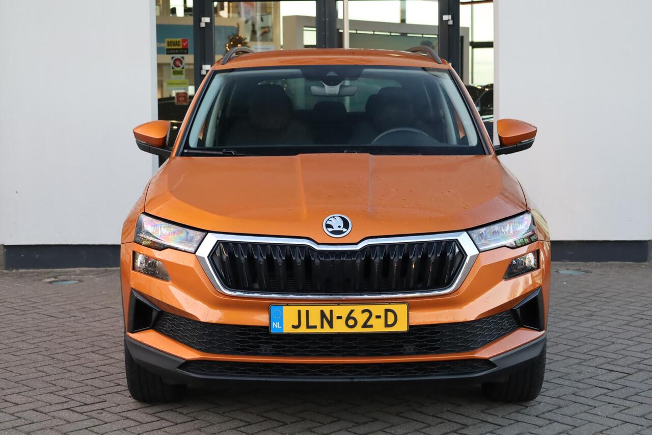 Skoda Karoq 1.0 TSI Business Edition 110PK / 81kW, Full Led, 17" LMV, bicolour, sunset privacy, elektrische achterklep, achteruitrijcamera, navigatie, vrijgeschakeld digital cockpit, multifunctioneel lederen stuurwiel, sport comfort stoelen, Apple Carplay / Android A