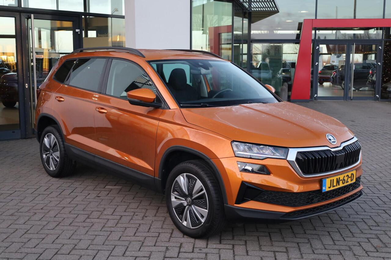 Skoda Karoq 1.0 TSI Business Edition 110PK / 81kW, Full Led, 17" LMV, bicolour, sunset privacy, elektrische achterklep, achteruitrijcamera, navigatie, vrijgeschakeld digital cockpit, multifunctioneel lederen stuurwiel, sport comfort stoelen, Apple Carplay / Android A