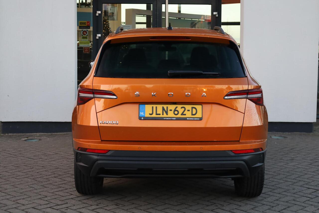 Skoda Karoq 1.0 TSI Business Edition 110PK / 81kW, Full Led, 17" LMV, bicolour, sunset privacy, elektrische achterklep, achteruitrijcamera, navigatie, vrijgeschakeld digital cockpit, multifunctioneel lederen stuurwiel, sport comfort stoelen, Apple Carplay / Android A