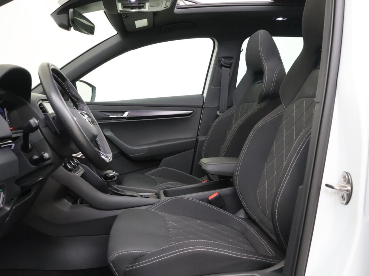 Skoda Karoq 1.5 TSI Sportline Business Automaat Panoramaschuifdak