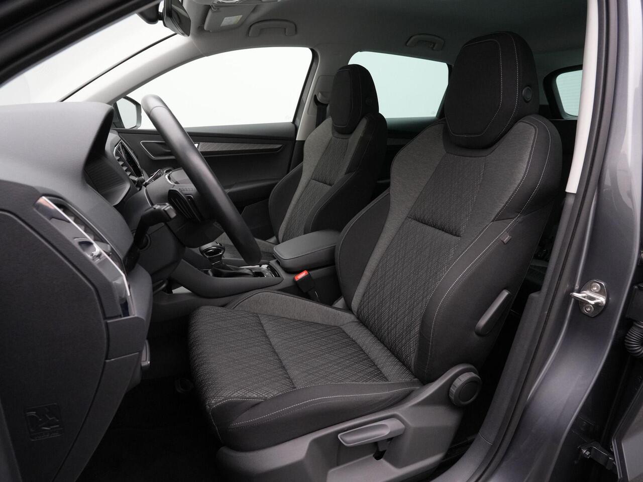 Skoda Karoq 1.5 TSI ACT 150 pk DSG Style | Trekhaak | Stuur-/stoelverwarming | Achteruitrijcamera | Navigatie