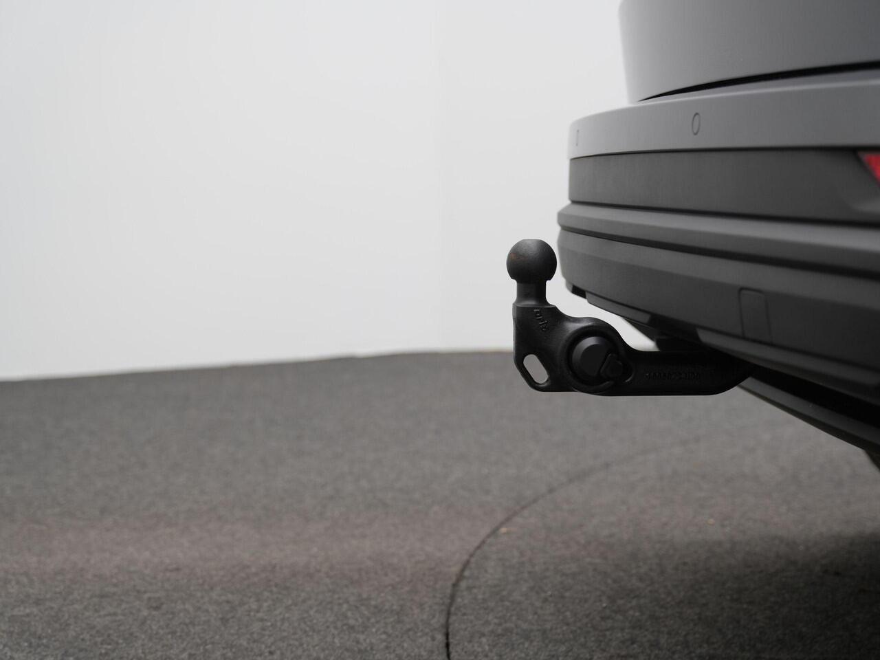 Skoda Karoq 1.5 TSI ACT 150 pk DSG Style | Trekhaak | Stuur-/stoelverwarming | Achteruitrijcamera | Navigatie