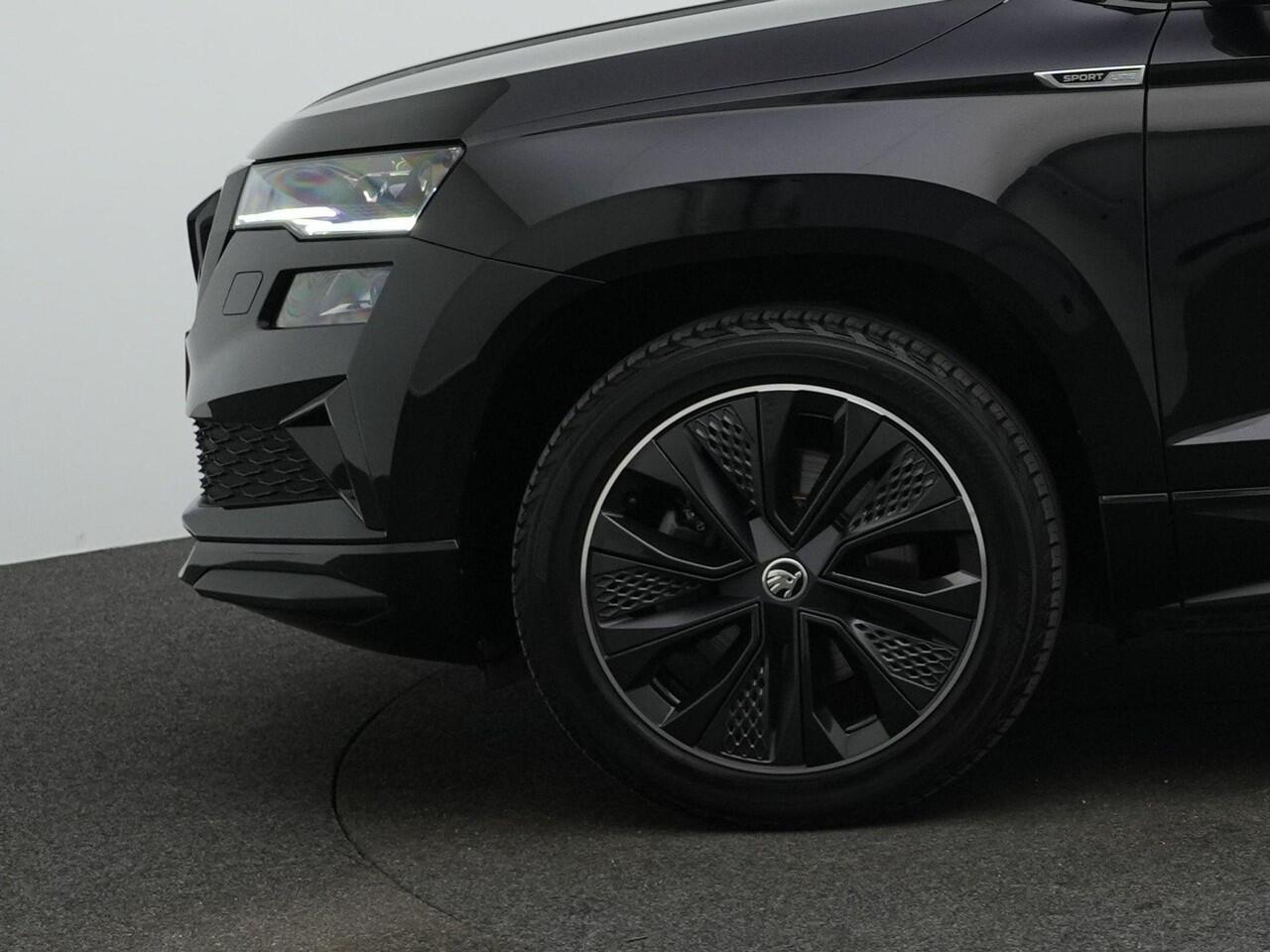 Skoda Karoq 1.5 TSI ACT 150 pk DSG Sportline | Adaptief onderstel | Stuur-/achterbankverwarming | Matrix LED | Keyless