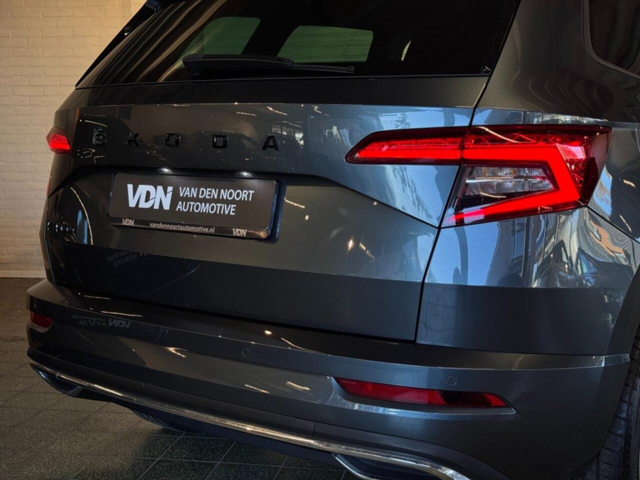 Skoda Karoq 1.5 TSI ACT Sportline Business DSG Virtual Trekhaak Navi Stoelverw 19''