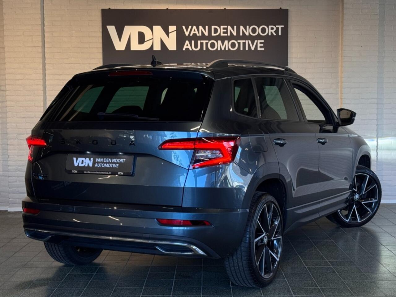 Skoda Karoq 1.5 TSI ACT Sportline Business DSG Virtual Trekhaak Navi Stoelverw 19''