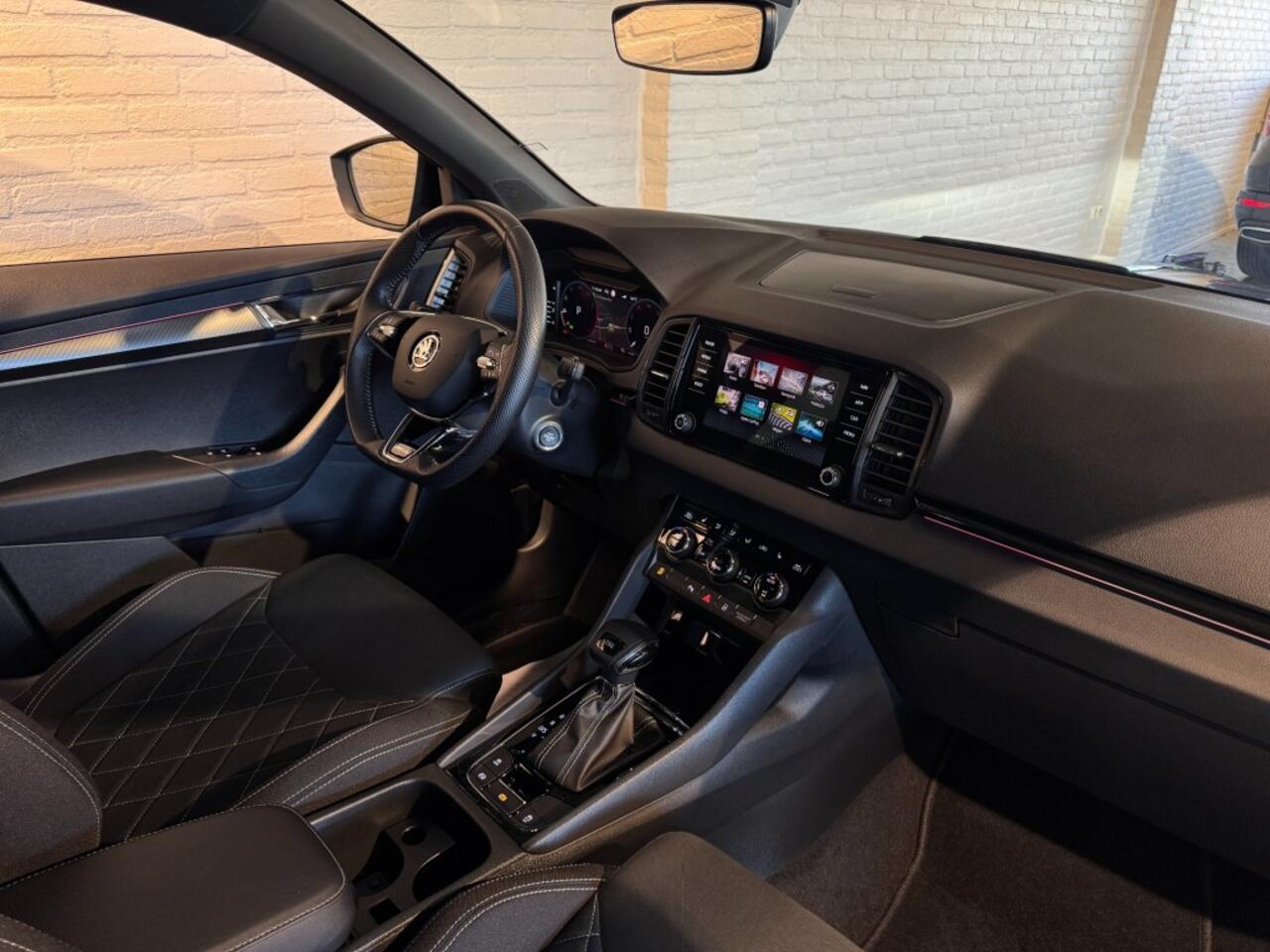 Skoda Karoq 1.5 TSI ACT Sportline Business DSG Virtual Trekhaak Navi Stoelverw 19''