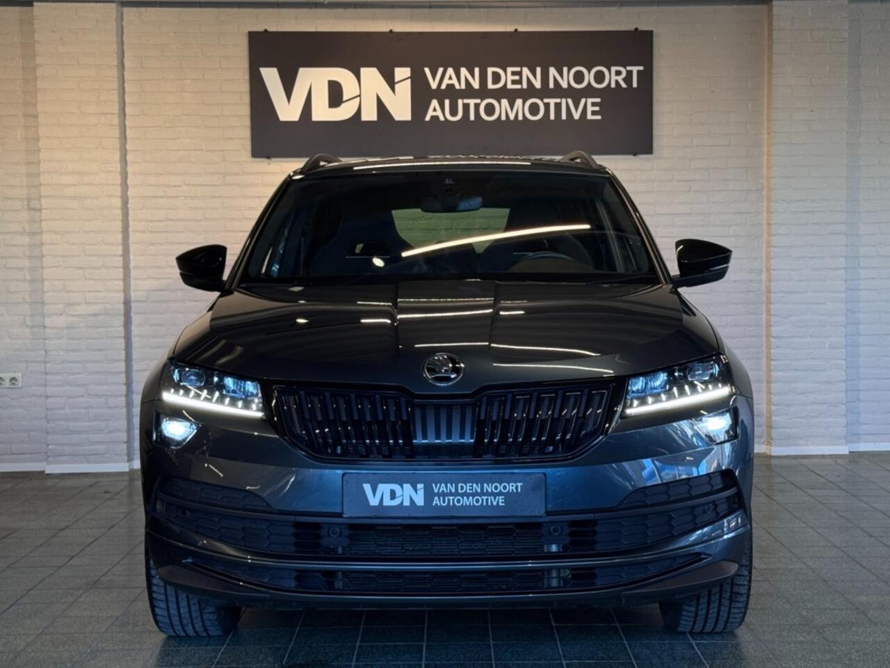 Skoda Karoq 1.5 TSI ACT Sportline Business DSG Virtual Trekhaak Navi Stoelverw 19''