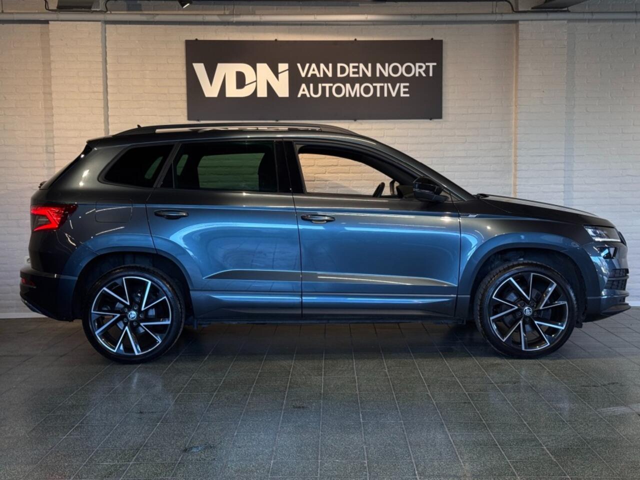 Skoda Karoq 1.5 TSI ACT Sportline Business DSG Virtual Trekhaak Navi Stoelverw 19''