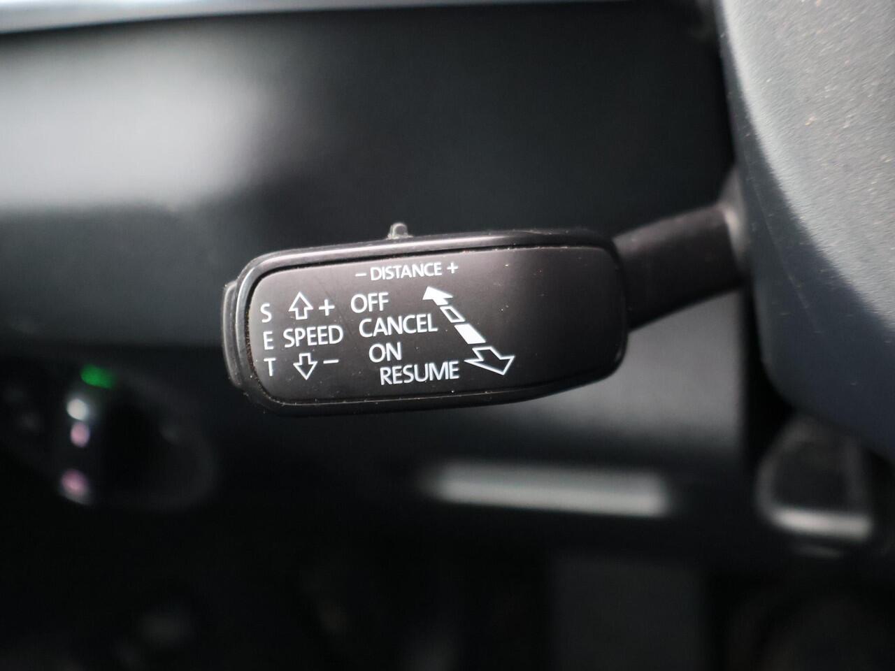 Skoda Karoq 1.5 TSI ACT 150 PK AUT. + WEGKL. TREKHAAK | CANTON | ADAPTIVE CRUISE | STOELVERW. | CAMERA