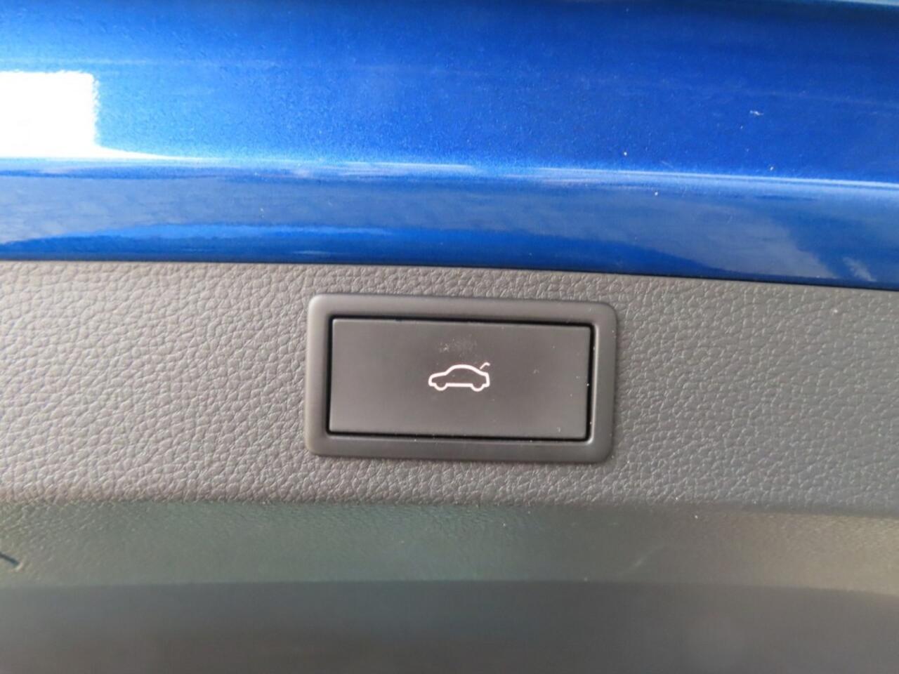 Skoda Karoq 1.5 TSI Sportline Business Led Pano Trekhaak 2022