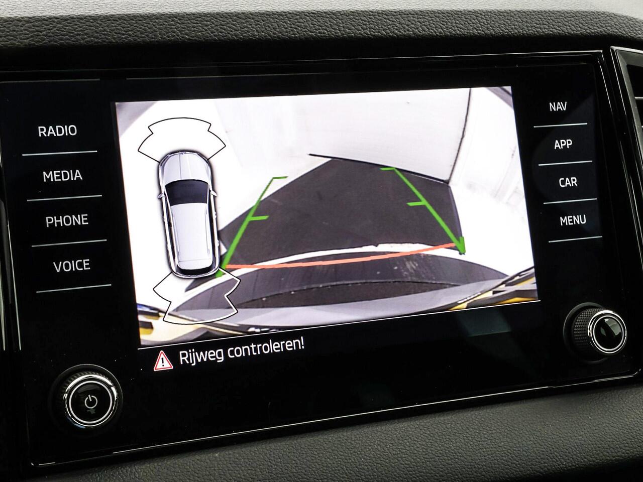 Skoda Karoq 1.5 TSI 150pk DSG ACT Sportline Business · Panoramadak · Trekhaak · Camera · Keyless · Apple/Android Car Play · 18'' Inch ·