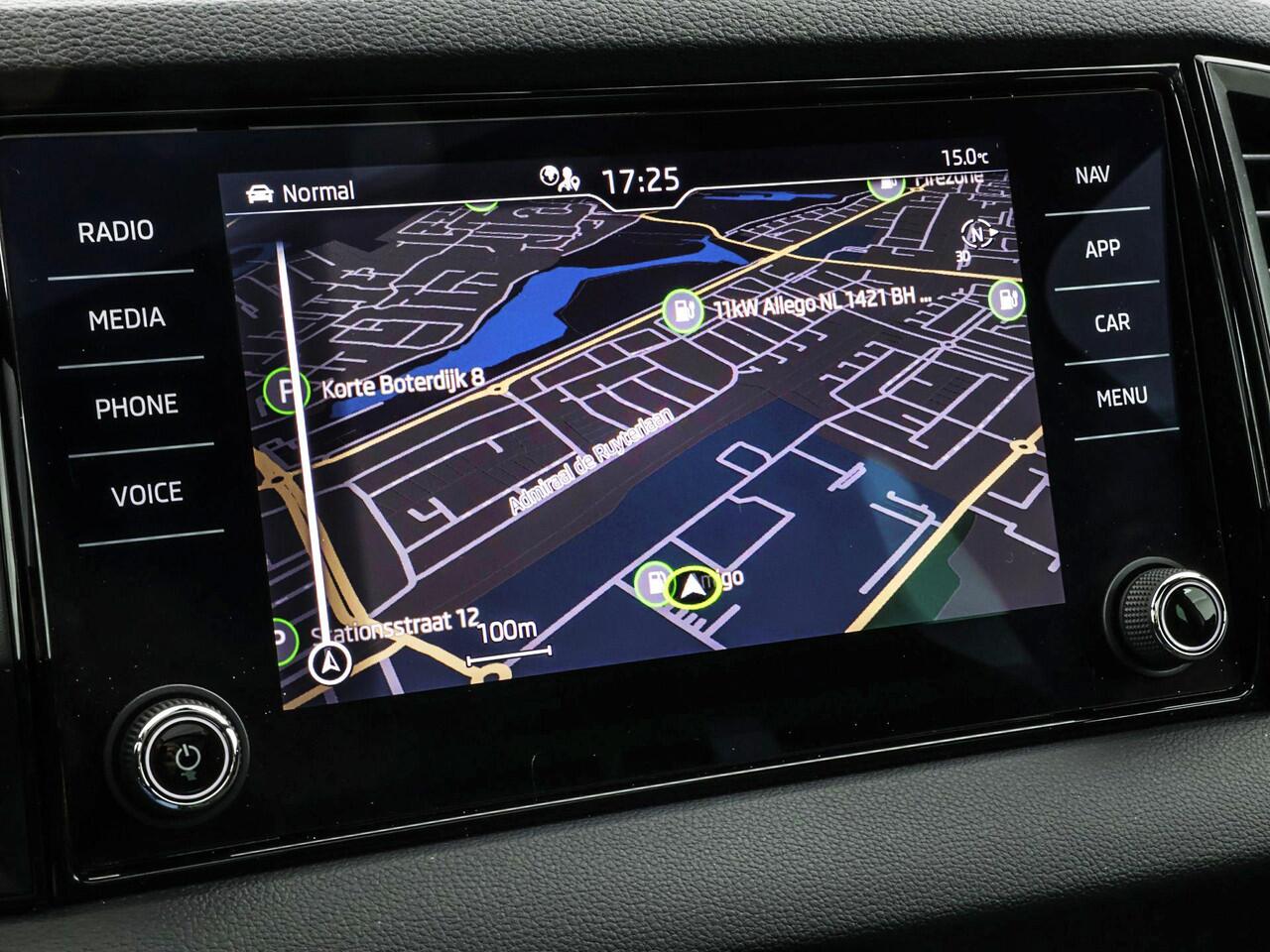 Skoda Karoq 1.5 TSI 150pk DSG ACT Sportline Business · Panoramadak · Trekhaak · Camera · Keyless · Apple/Android Car Play · 18'' Inch ·