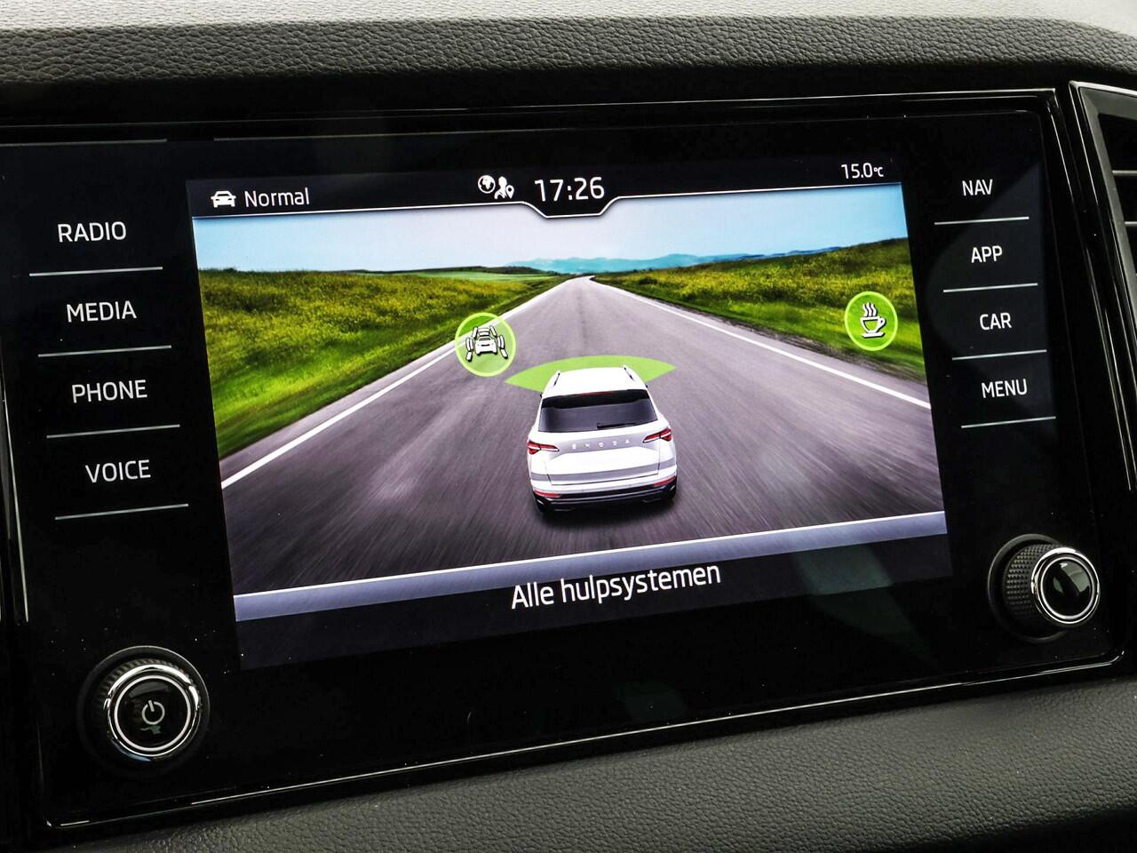 Skoda Karoq 1.5 TSI 150pk DSG ACT Sportline Business · Panoramadak · Trekhaak · Camera · Keyless · Apple/Android Car Play · 18'' Inch ·