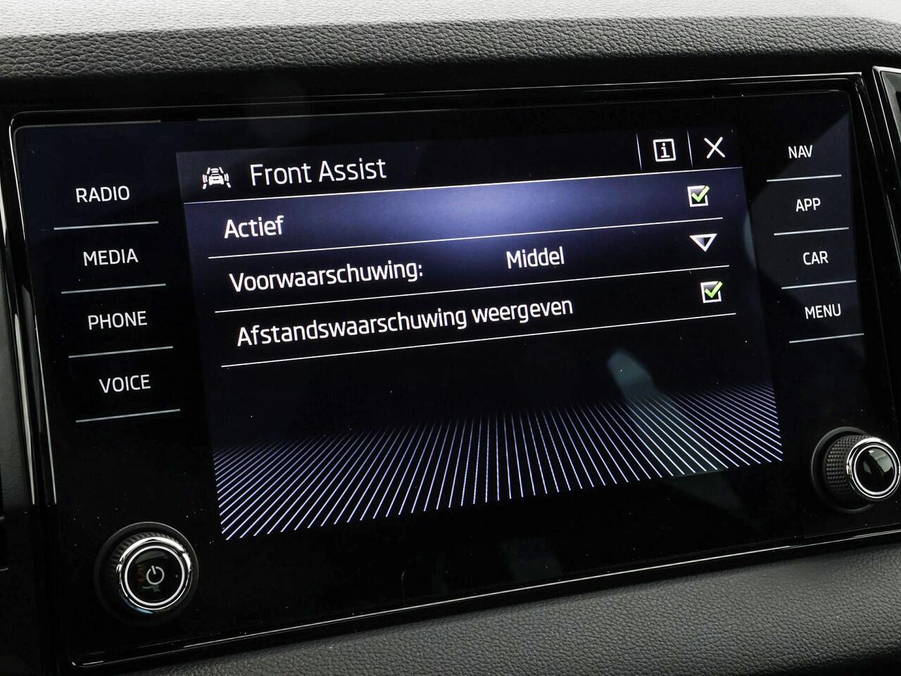 Skoda Karoq 1.5 TSI 150pk DSG ACT Sportline Business · Panoramadak · Trekhaak · Camera · Keyless · Apple/Android Car Play · 18'' Inch ·