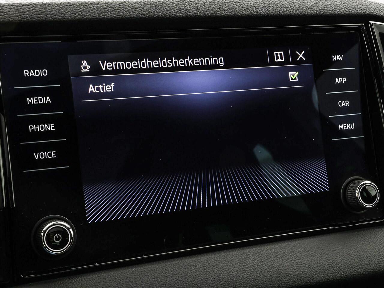 Skoda Karoq 1.5 TSI 150pk DSG ACT Sportline Business · Panoramadak · Trekhaak · Camera · Keyless · Apple/Android Car Play · 18'' Inch ·