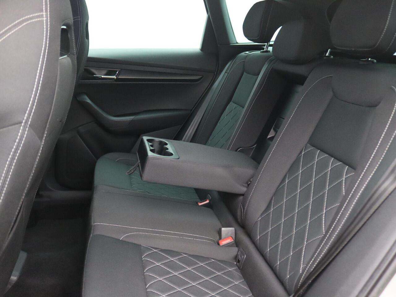 Skoda Karoq 1.5 TSI ACT Sportline Business 150PK DSG Trekhaak, Canton Audio, 19" LM Velgen, Elektr. Achterklep, Keyless, Adaptieve Cruise Controle, Achteruitrijcamera, Side Assist, Stoelverwarming, Voorruitverwarming