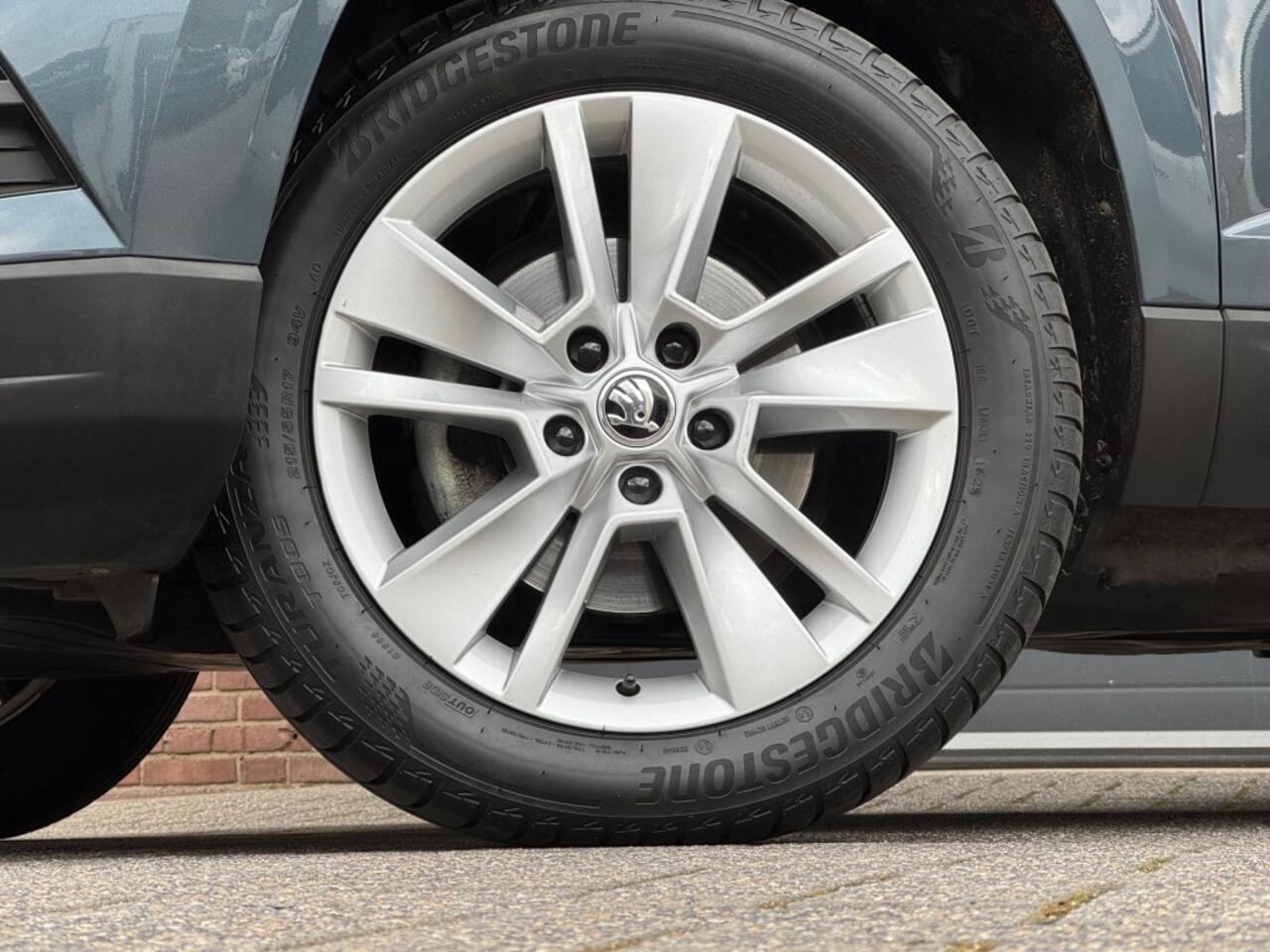 Skoda Karoq 1.0 TSI BUSINESS ED. PLUS HALF LEDER/PANODAK/LED/CARPLAY