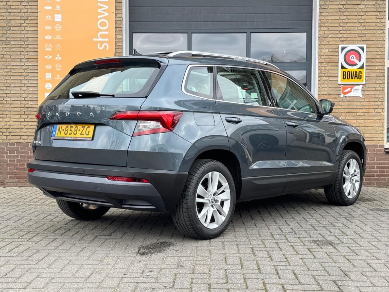 Skoda Karoq 1.0 TSI BUSINESS ED. PLUS HALF LEDER/PANODAK/LED/CARPLAY