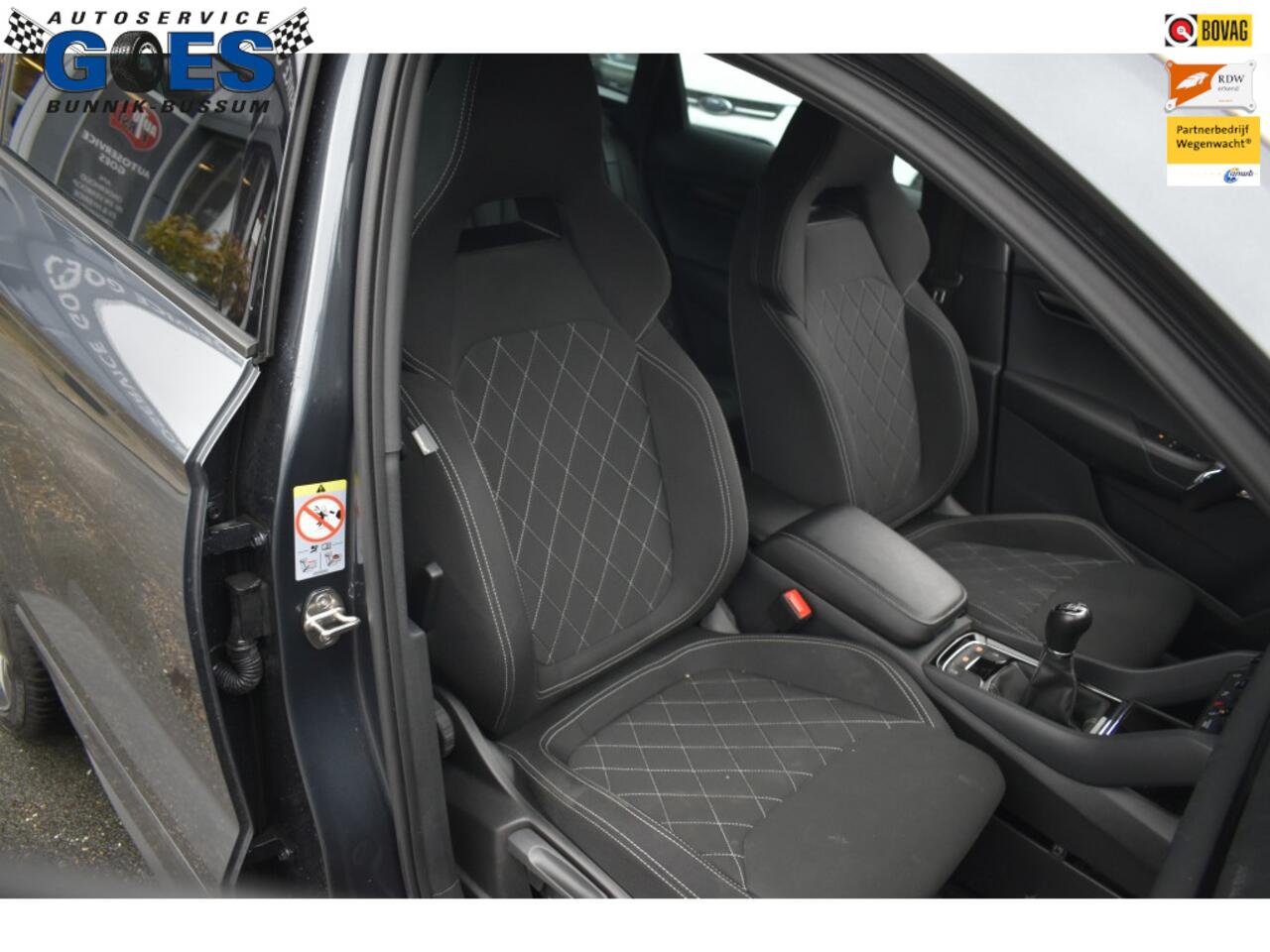 Skoda Karoq (financiering mogelijk) 1.5 TSI Sportline Busines /trekhaak/camera/stuurverwarming