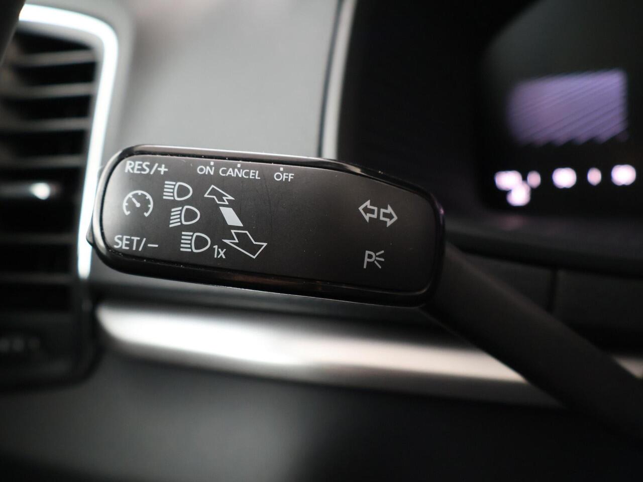 Skoda Karoq 1.5 TSI ACT Business Edition | 150 PK | Automaat | Trekhaak wegklapbaar | Elek. achterklep |