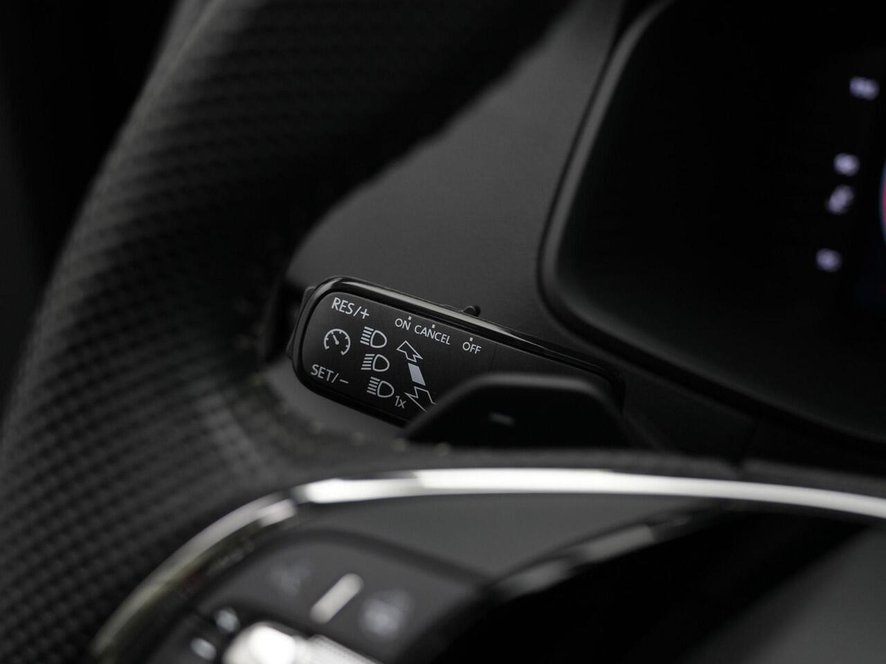 Skoda Karoq 1.5 TSI ACT 150 pk DSG Sportline Business | Panoramadak | Matrix LED | Stuur-/stoelverwarming | Achteruitrijcamera