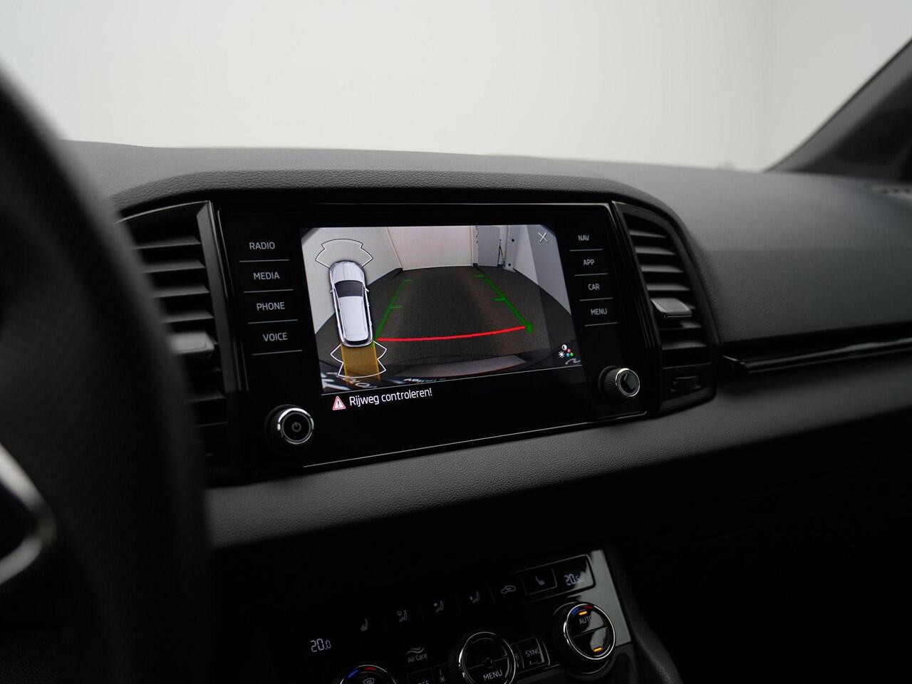 Skoda Karoq 1.5 TSI ACT 150 pk DSG Sportline Business | Panoramadak | Matrix LED | Stuur-/stoelverwarming | Achteruitrijcamera