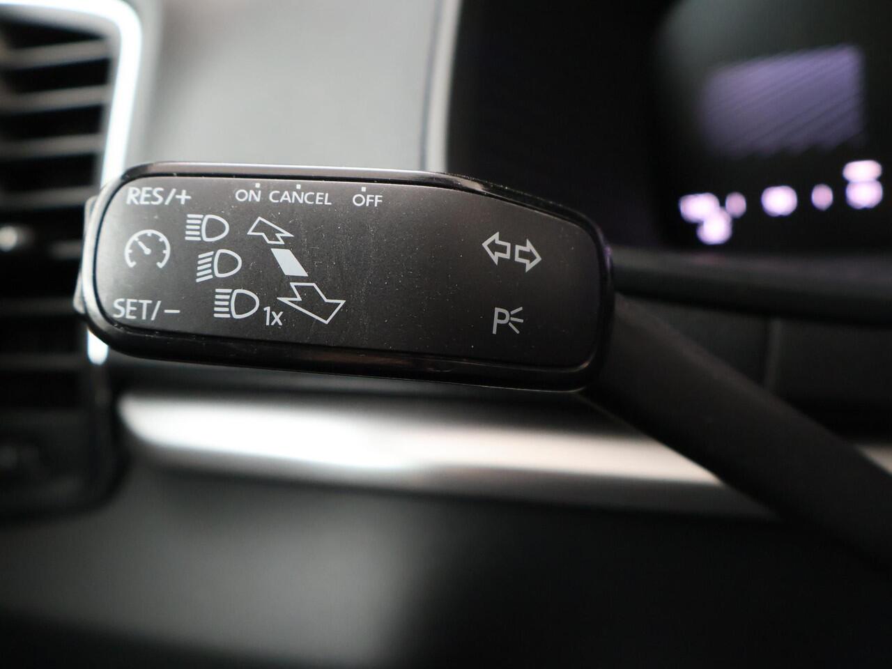 Skoda Karoq 1.5 TSI ACT Business Edition | 150 PK | Automaat | Trekhaak wegklapbaar | Elek. achterklep | Navigatiesysteem |