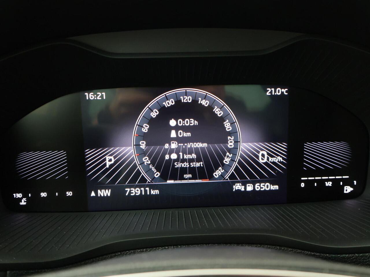 Skoda Karoq 1.5 TSI ACT Business Edition | 150 PK | Automaat | Trekhaak wegklapbaar | Elek. achterklep | Navigatiesysteem |