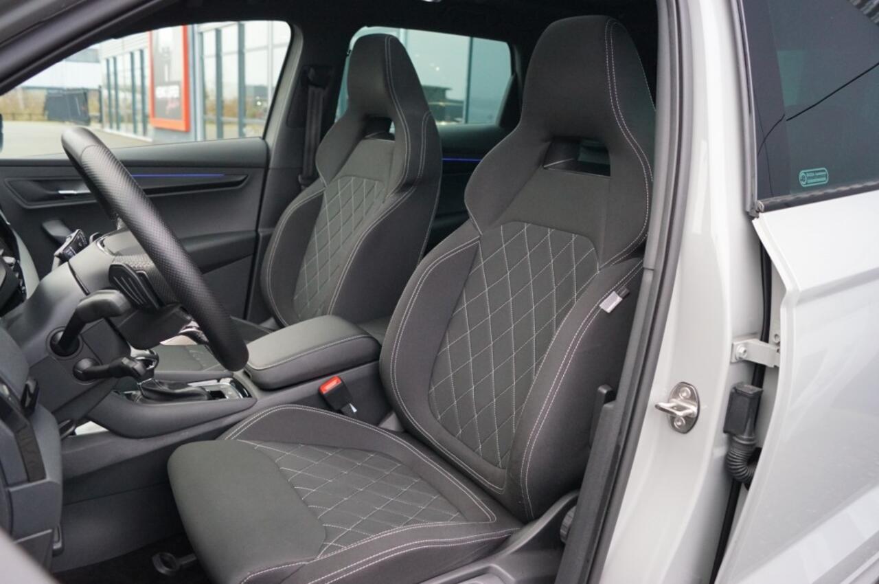 Skoda Karoq 1.5 TSI DSG Sportline 150pk/Trekhaak wegklb./Panodak/ Navi Columbus/ACC/DCC/Camera