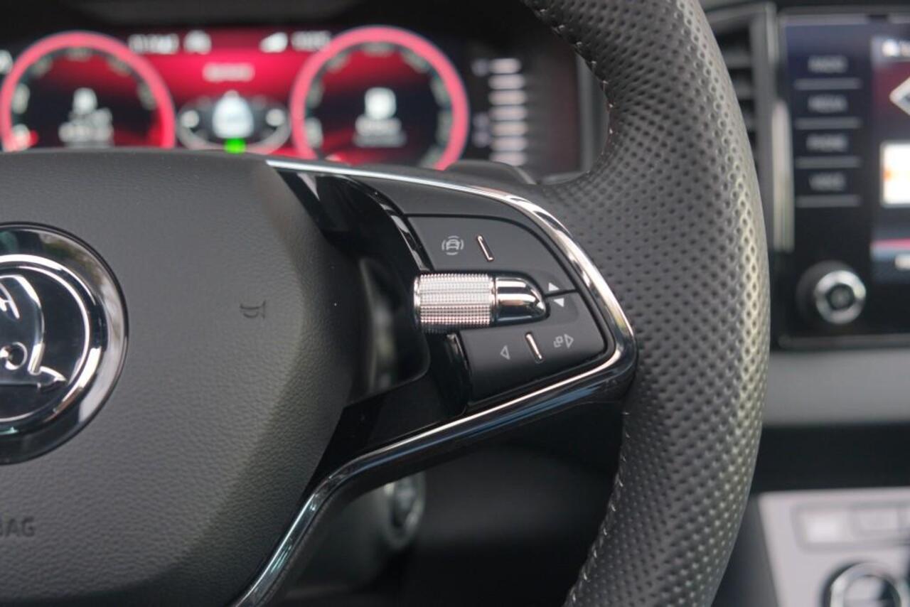 Skoda Karoq 1.5 TSi 150pk DSG Sportline Business | Navi | App Connect | Climate | Adaptive Cruise | Panoramadak | Keyless | Camera | Trekhaak