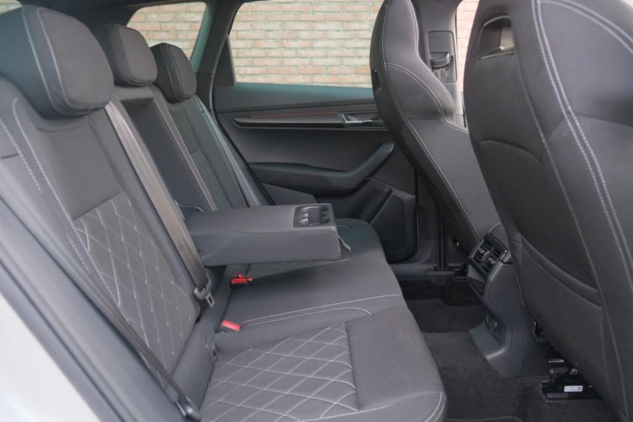 Skoda Karoq 1.5 TSi 150pk DSG Sportline Business | Navi | App Connect | Climate | Adaptive Cruise | Panoramadak | Keyless | Camera | Trekhaak