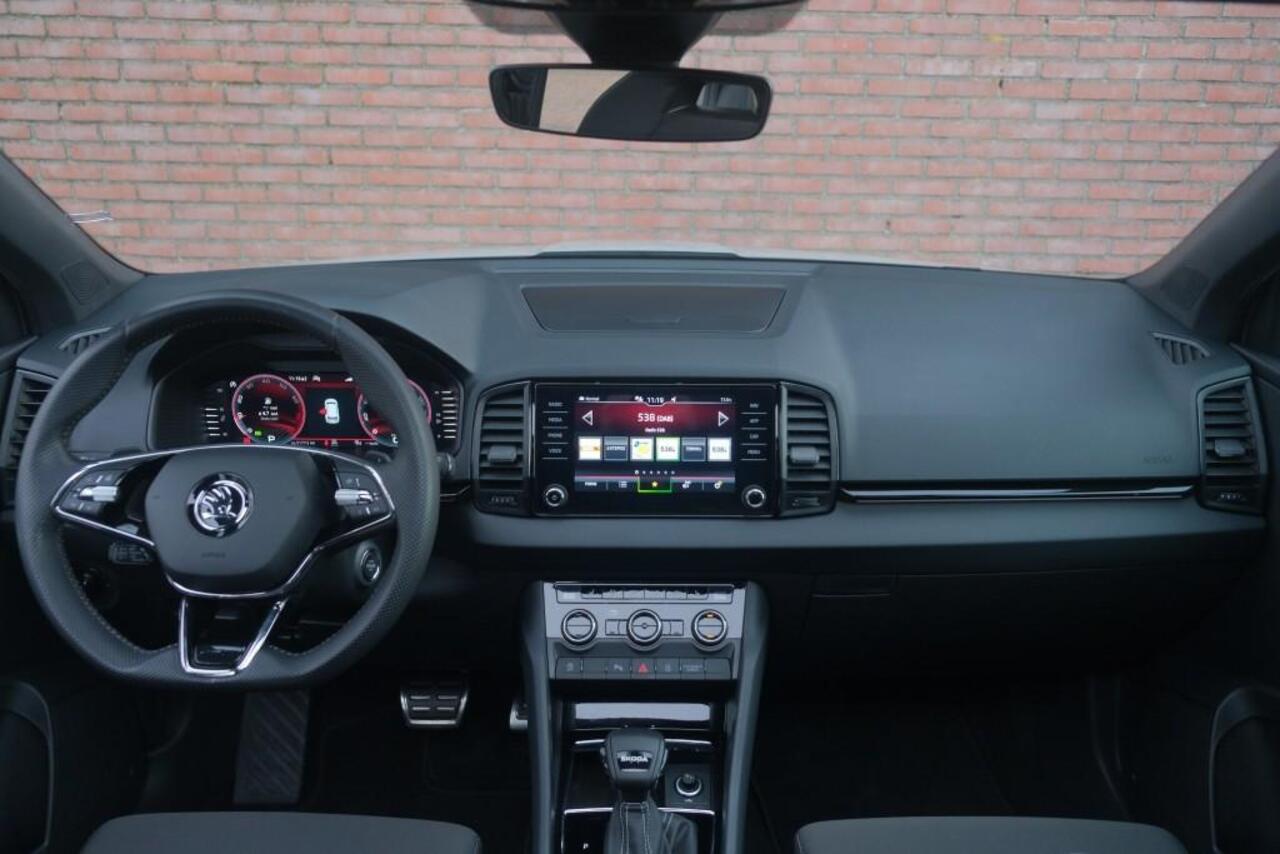 Skoda Karoq 1.5 TSi 150pk DSG Sportline Business | Navi | App Connect | Climate | Adaptive Cruise | Panoramadak | Keyless | Camera | Trekhaak