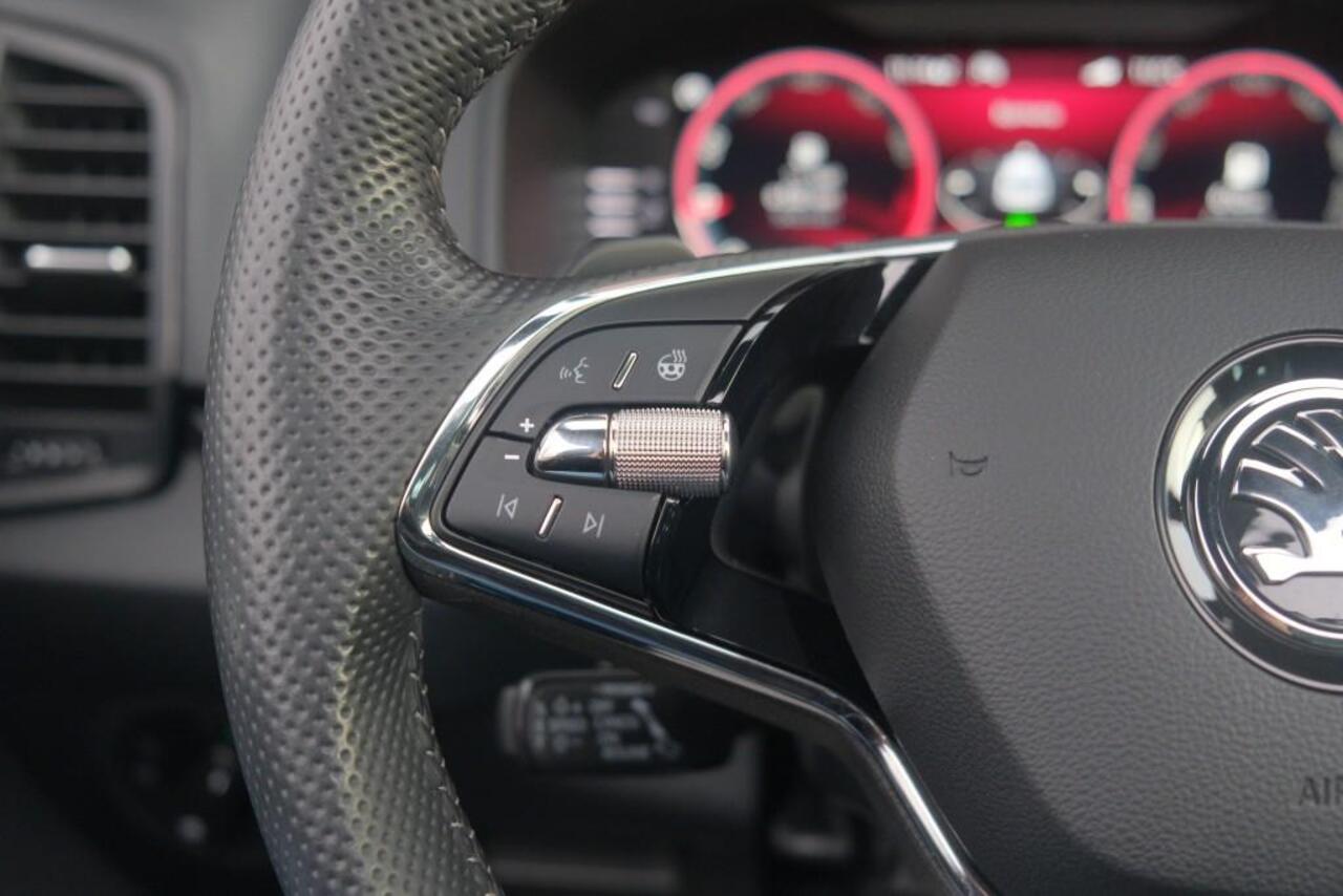 Skoda Karoq 1.5 TSi 150pk DSG Sportline Business | Navi | App Connect | Climate | Adaptive Cruise | Panoramadak | Keyless | Camera | Trekhaak