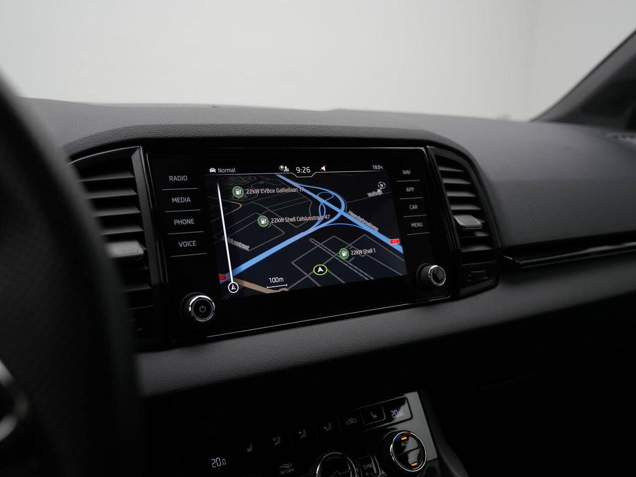 Skoda Karoq 1.5 TSI ACT 150 pk DSG Sportline Business | Panoramadak | Matrix LED | Stuur-/stoelverwarming | Achteruitrijcamera